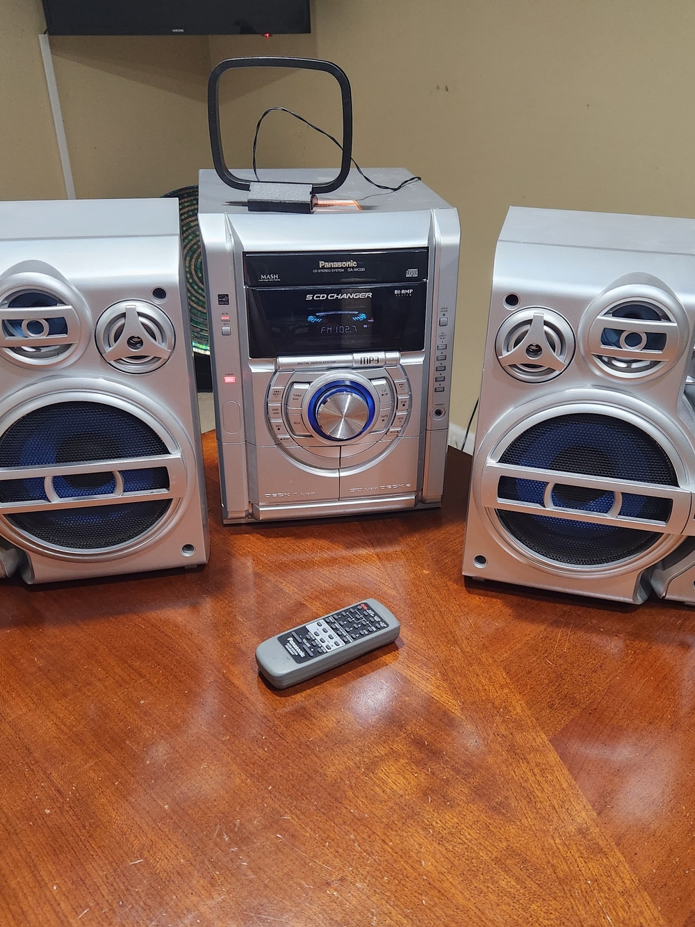 Panasonic SA-AK330 Silver 5-CD Changer Home Stereo System With Remote